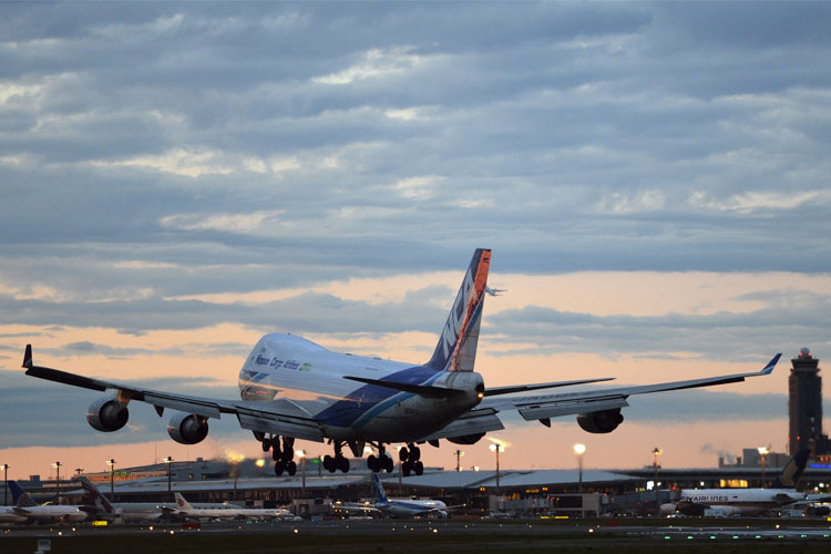 1528336900342002.jpg 機場飛機起降.jpg